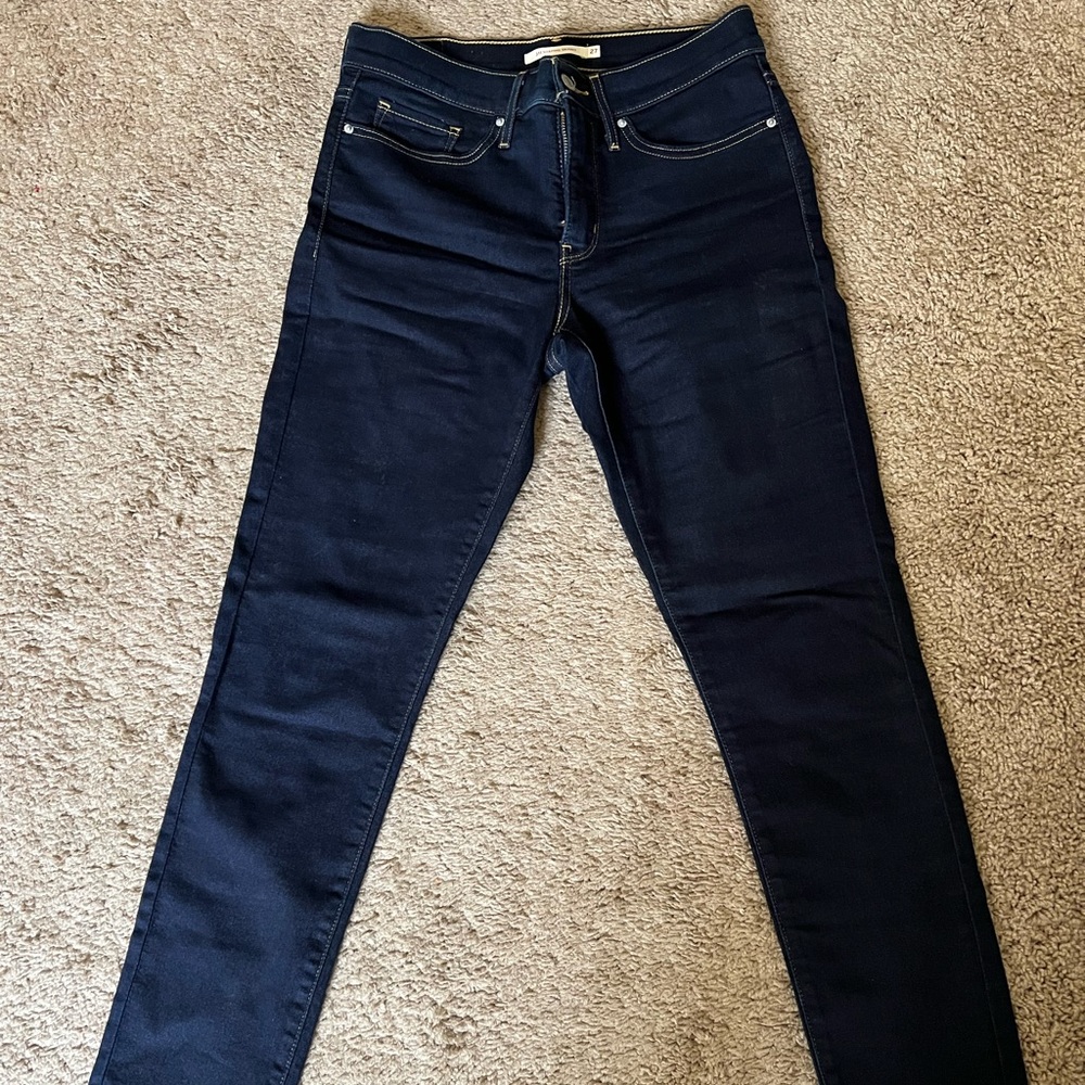 Levi’s 311 Shaping Jeans